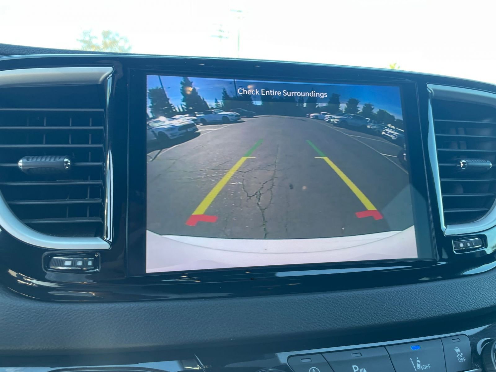 Used 2025 Chrysler Pacifica Select image 21