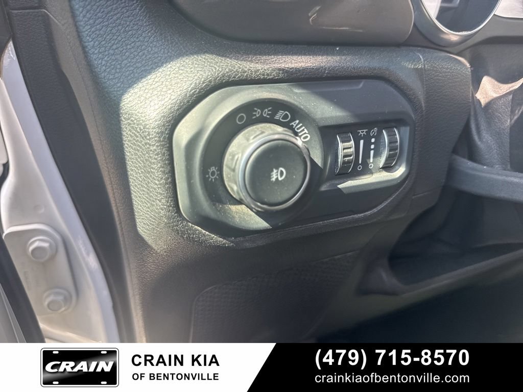 Used 2018 Jeep Wrangler Unlimited Sahara AWD/4WD image 19