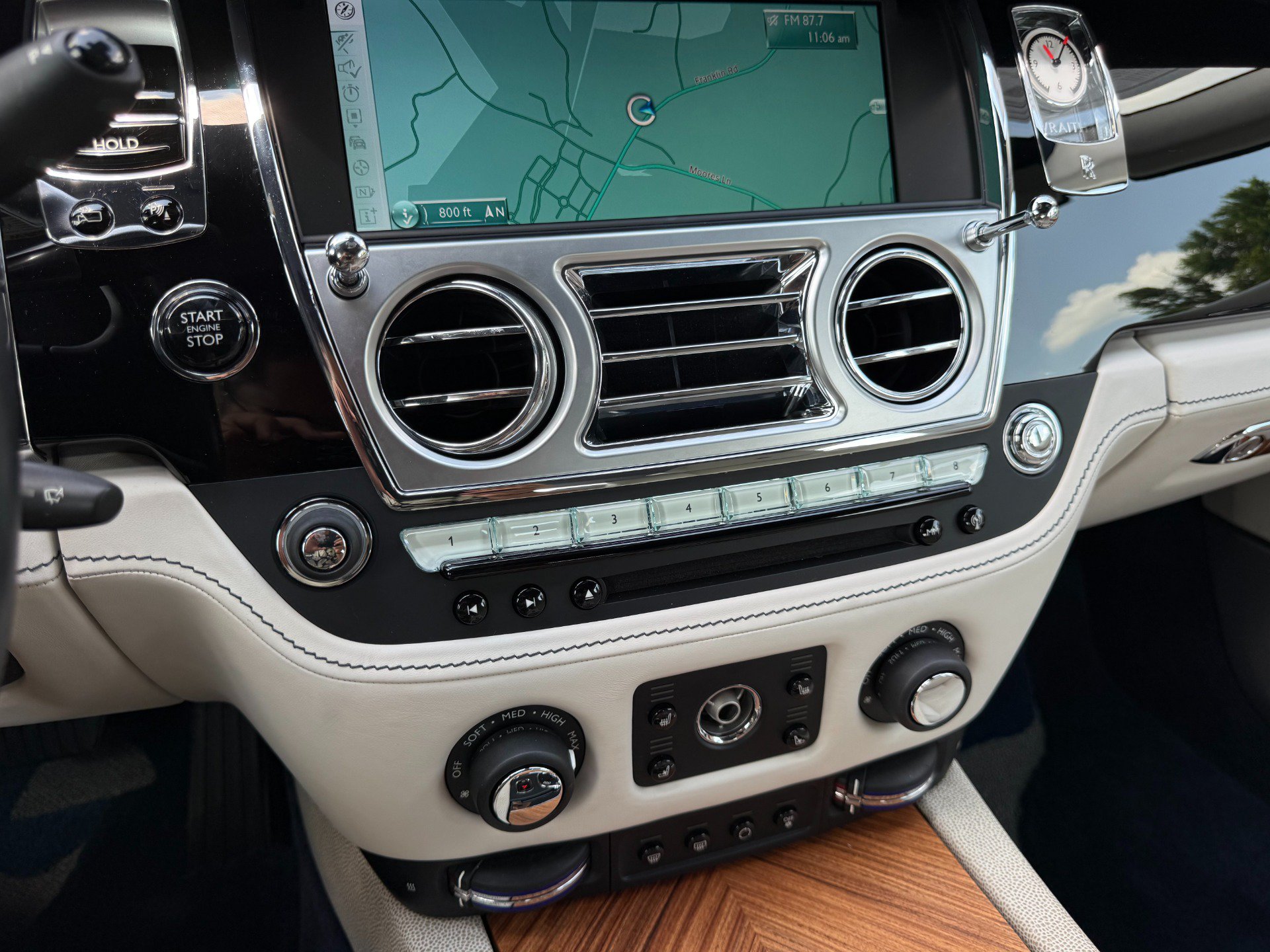 Used 2015 Rolls-Royce Wraith RWD image 27