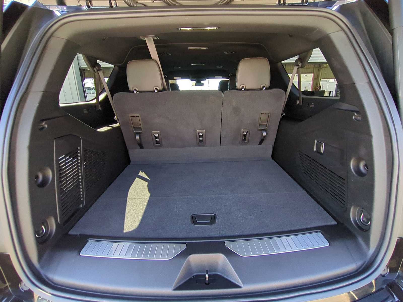 Used 2021 Chevrolet Suburban Z71 AWD/4WD image 24