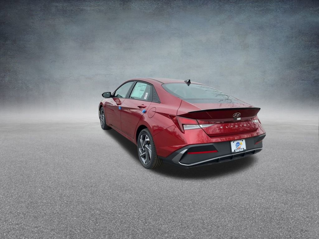 Used 2025 Hyundai Elantra Sport image 18
