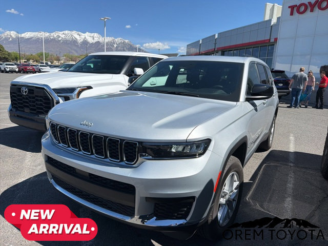 Used 2025 Jeep Grand Cherokee L Laredo w/ Trailer Tow Package image 13