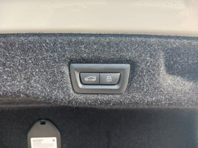 New 2024 BMW i5 eDrive40i w/ Convenience Package image 10