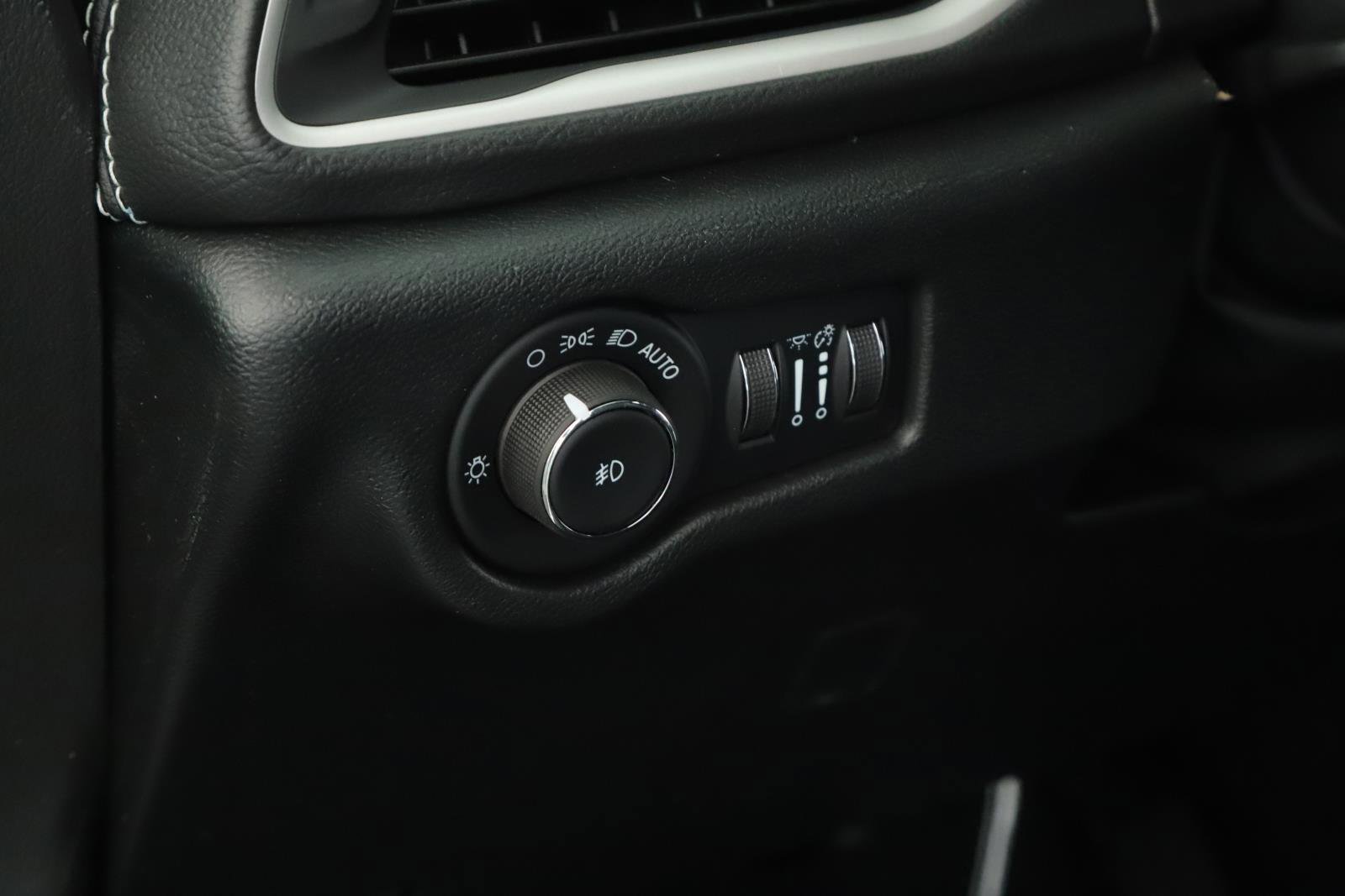 New 2026 Chrysler Pacifica Select image 8