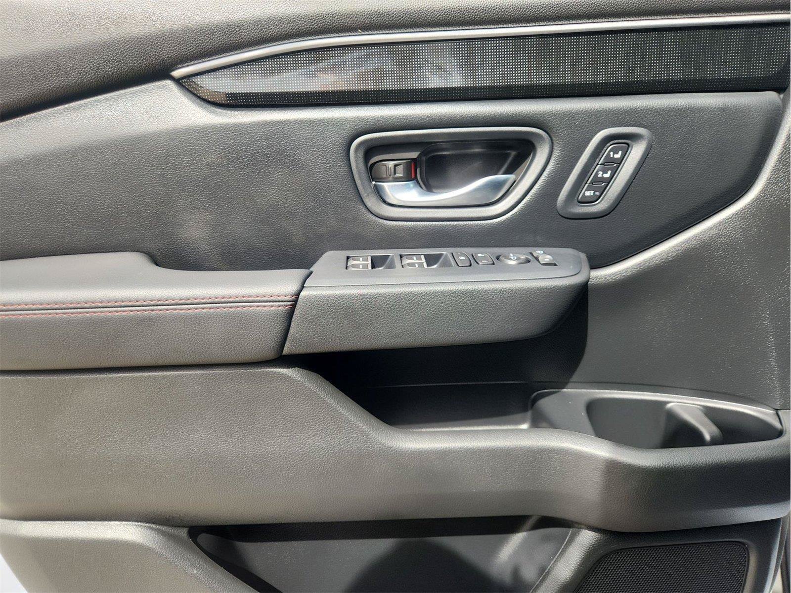 Used 2025 Honda Pilot Black Edition image 23