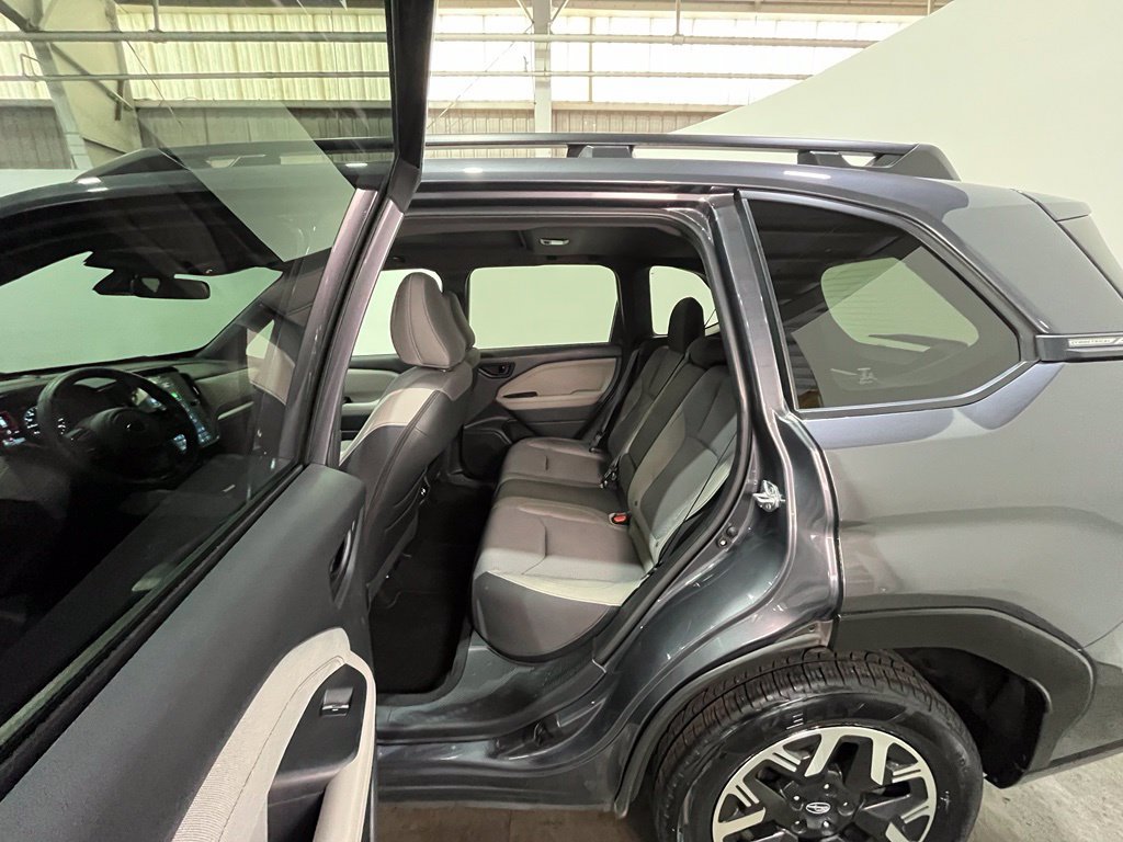 Used 2025 Subaru Forester Premium AWD/4WD image 18