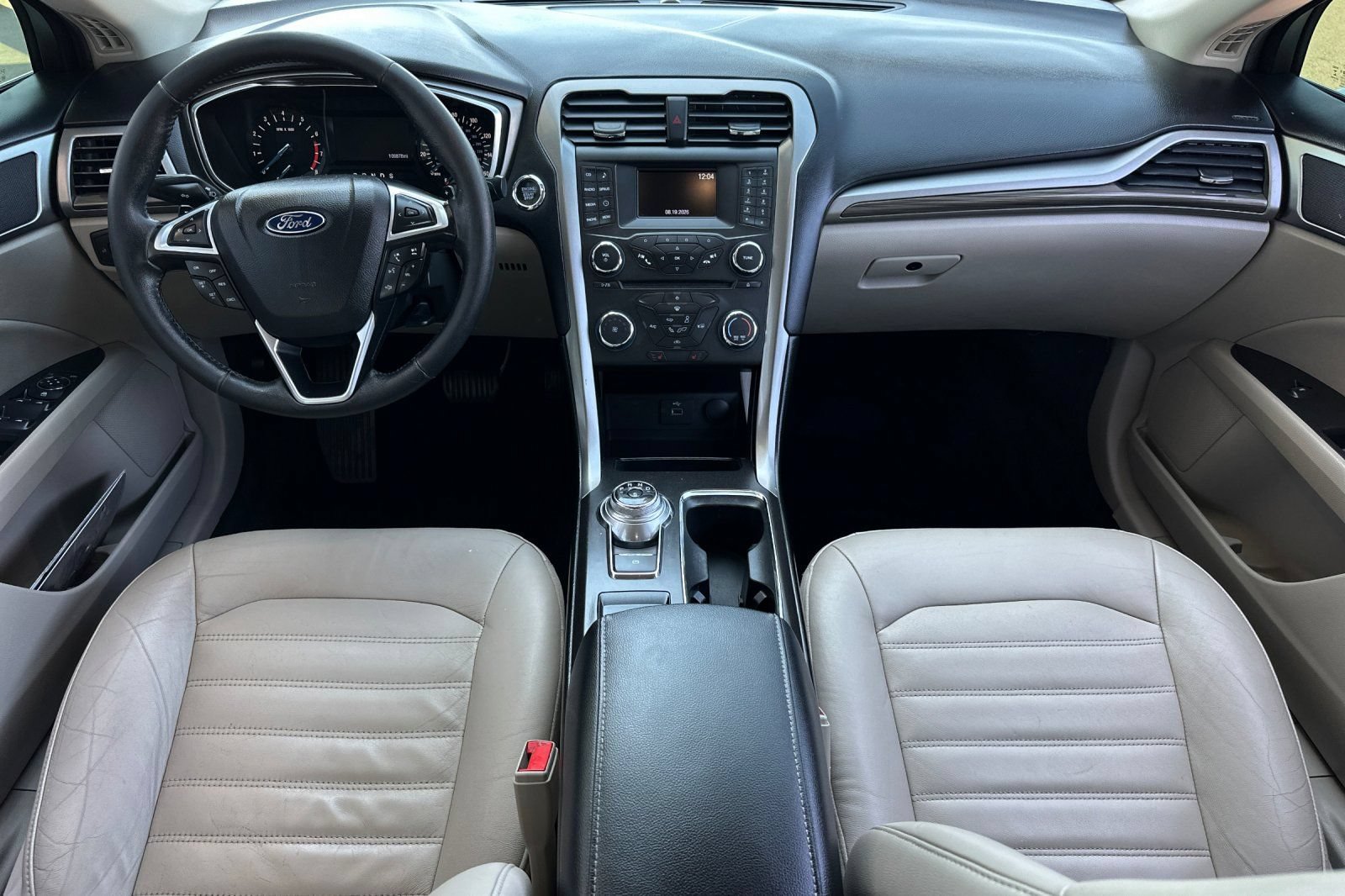 Used 2018 Ford Fusion SE FWD image 12