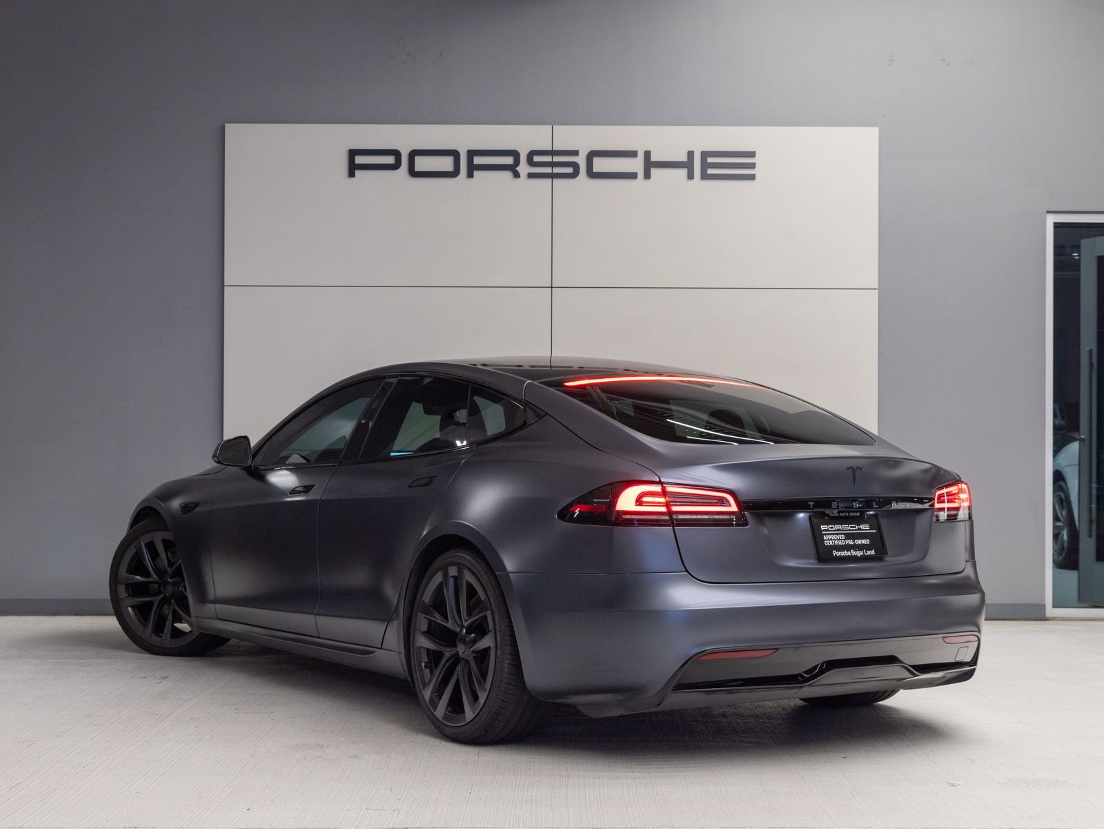 Used 2023 Tesla Model S image 3