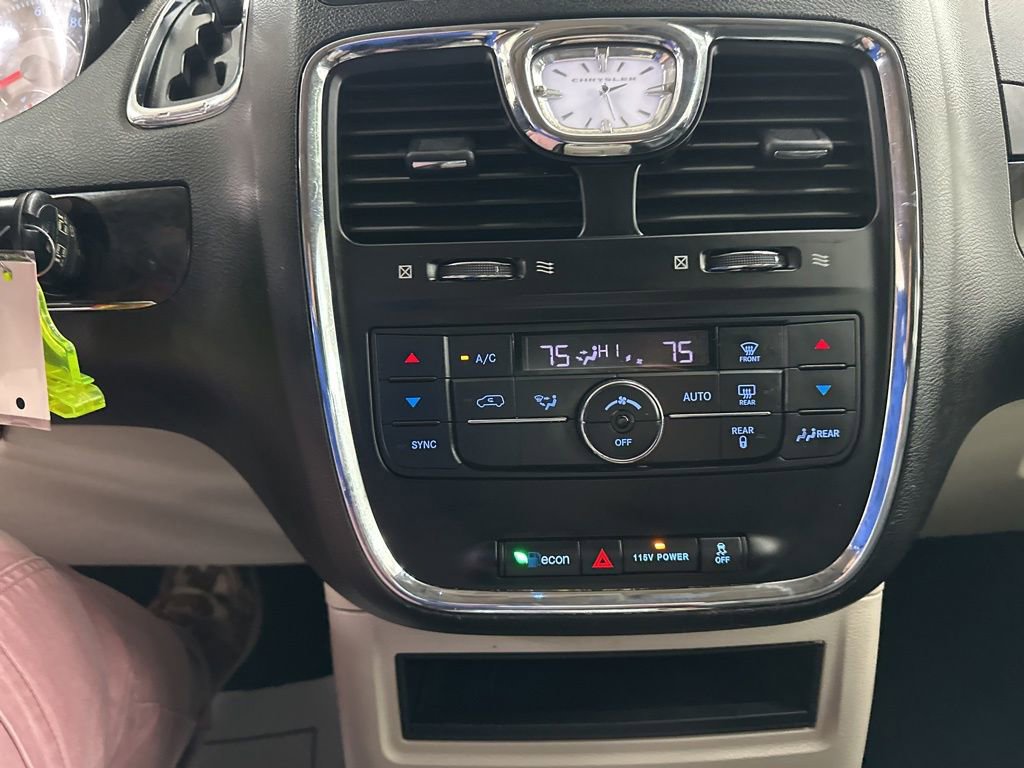 Used 2016 Chrysler Town & Country Touring image 39