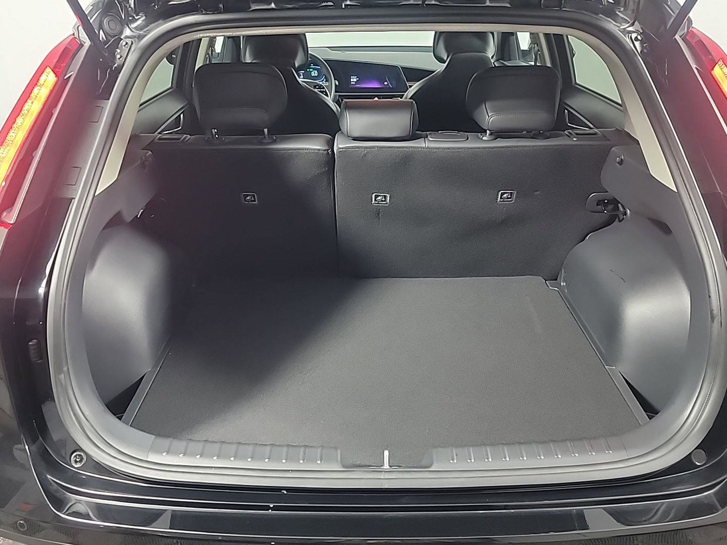 Used 2025 Kia Niro EX image 9