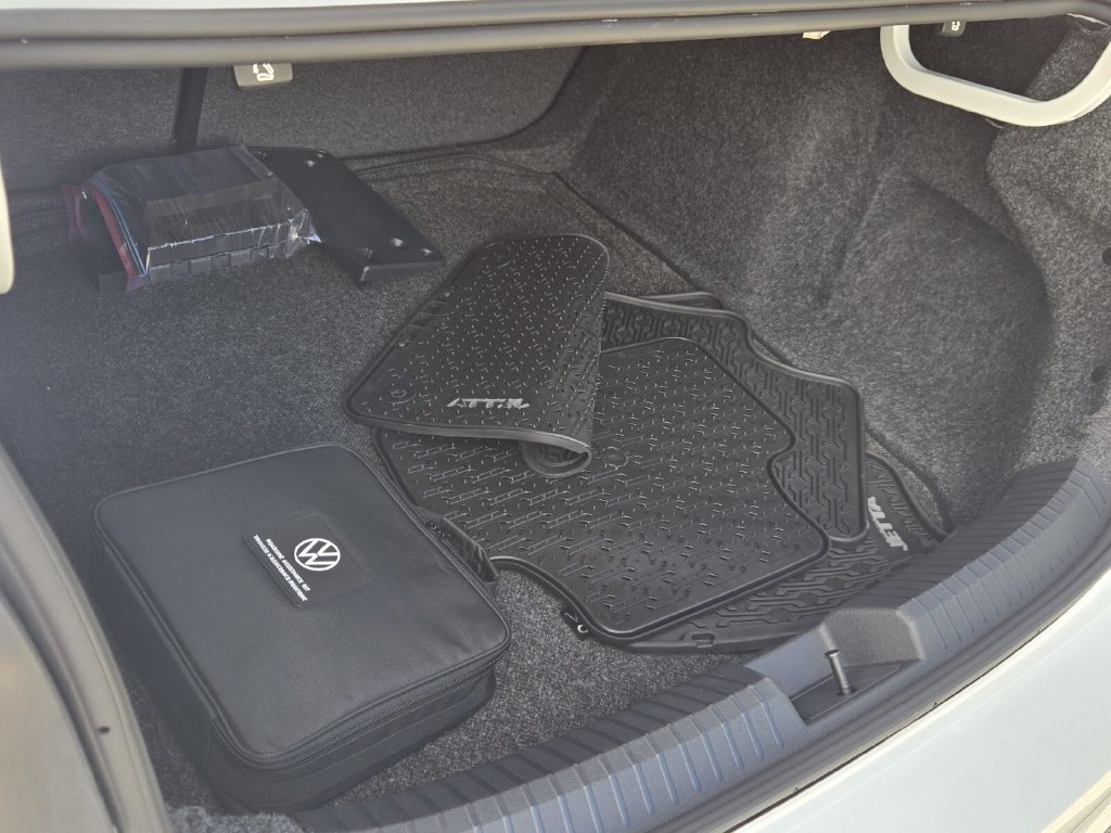 Certified 2024 Volkswagen Jetta SE w/ Panoramic Sunroof Package FWD image 15