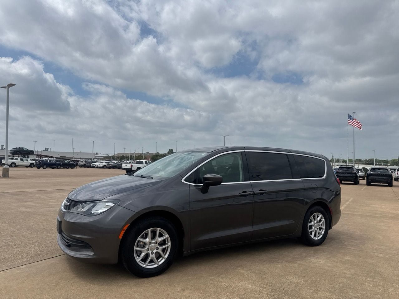 Used 2017 Chrysler Pacifica Touring FWD image 8