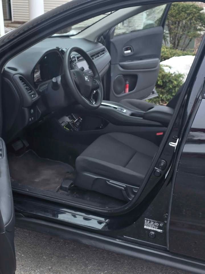 Used 2021 Honda HR-V LX image 3