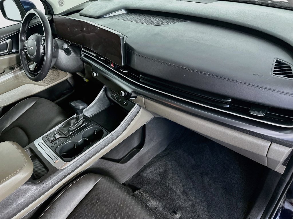 Used 2025 Kia Carnival FWD image 30