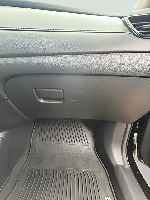 Used 2020 Nissan Rogue SV image 25