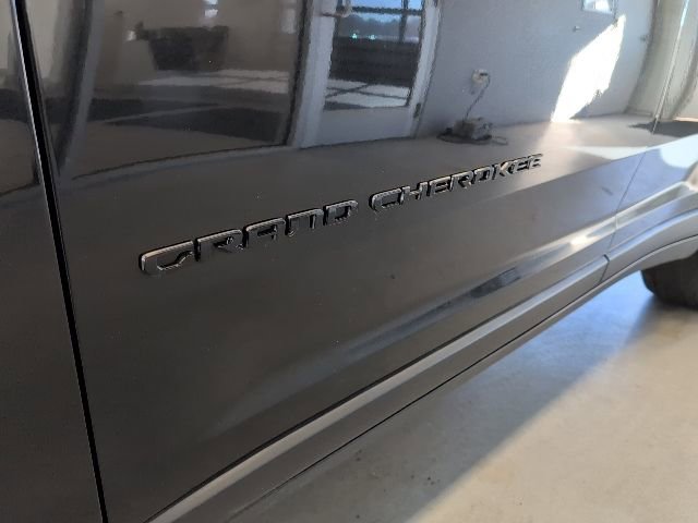 Used 2023 Jeep Grand Cherokee Altitude image 10