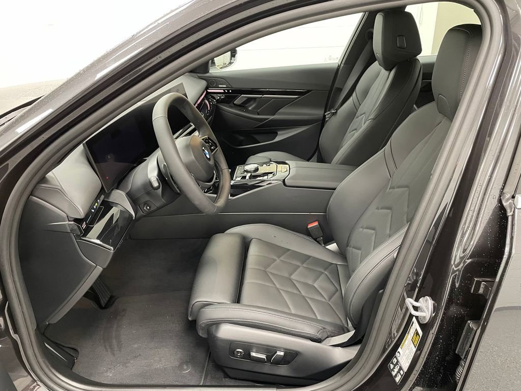 Used 2025 BMW 530i xDrive image 28