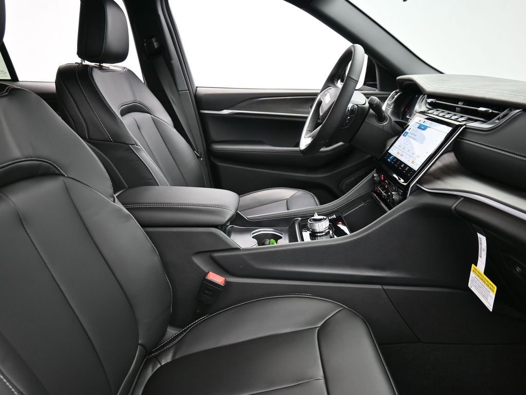 New 2025 Jeep Grand Cherokee Limited w/ Trailer Tow Package image 19