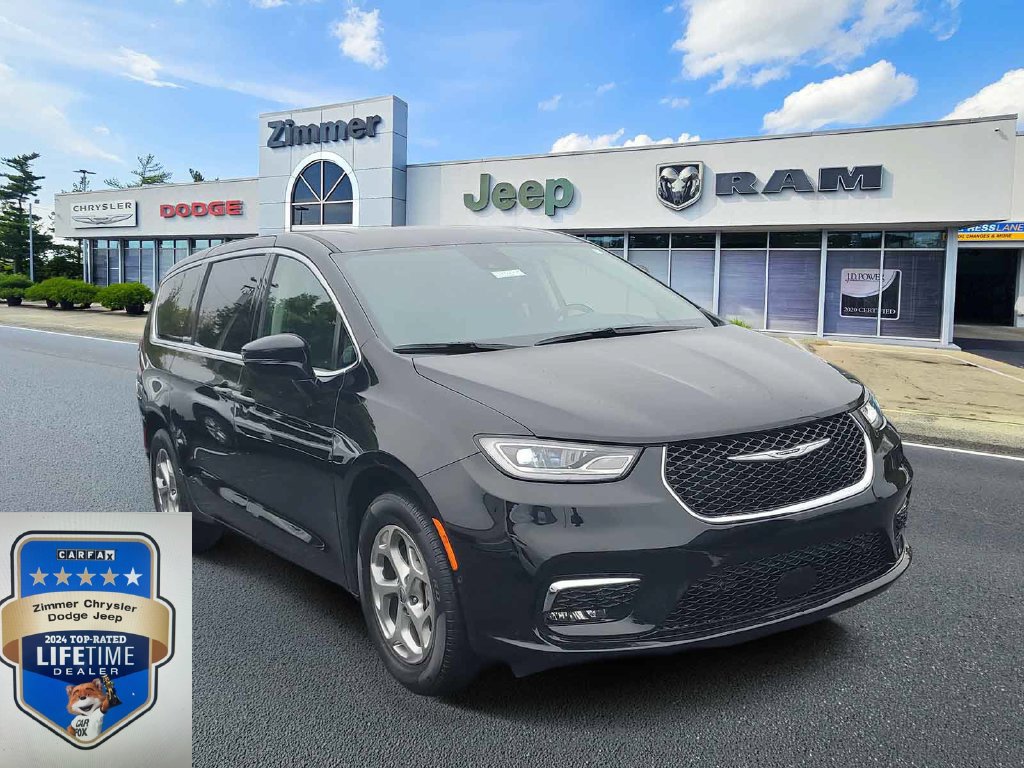 Certified 2024 Chrysler Pacifica Limited w/ Uconnect Theater Family Group