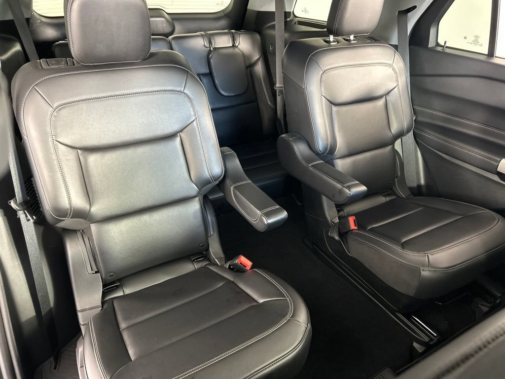Used 2024 Ford Explorer XLT w/ Equipment Group 202A AWD/4WD image 21