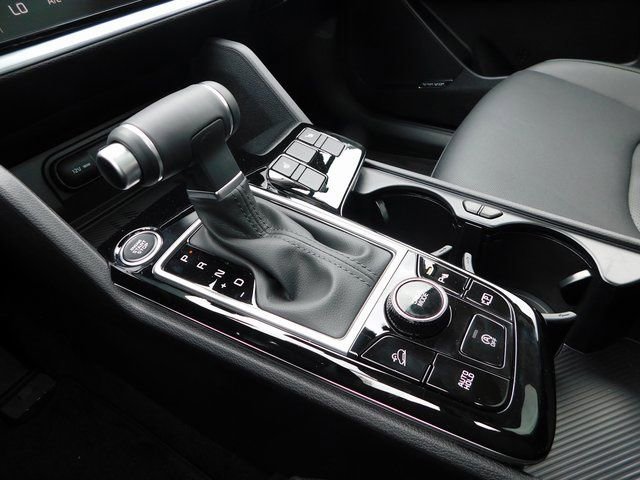 Used 2025 Kia Sportage SX image 24
