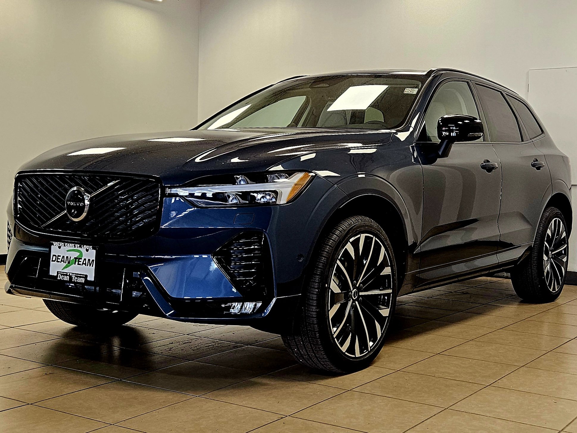 New 2026 Volvo XC60 B5 Ultra w/ Climate Package AWD/4WD image 4