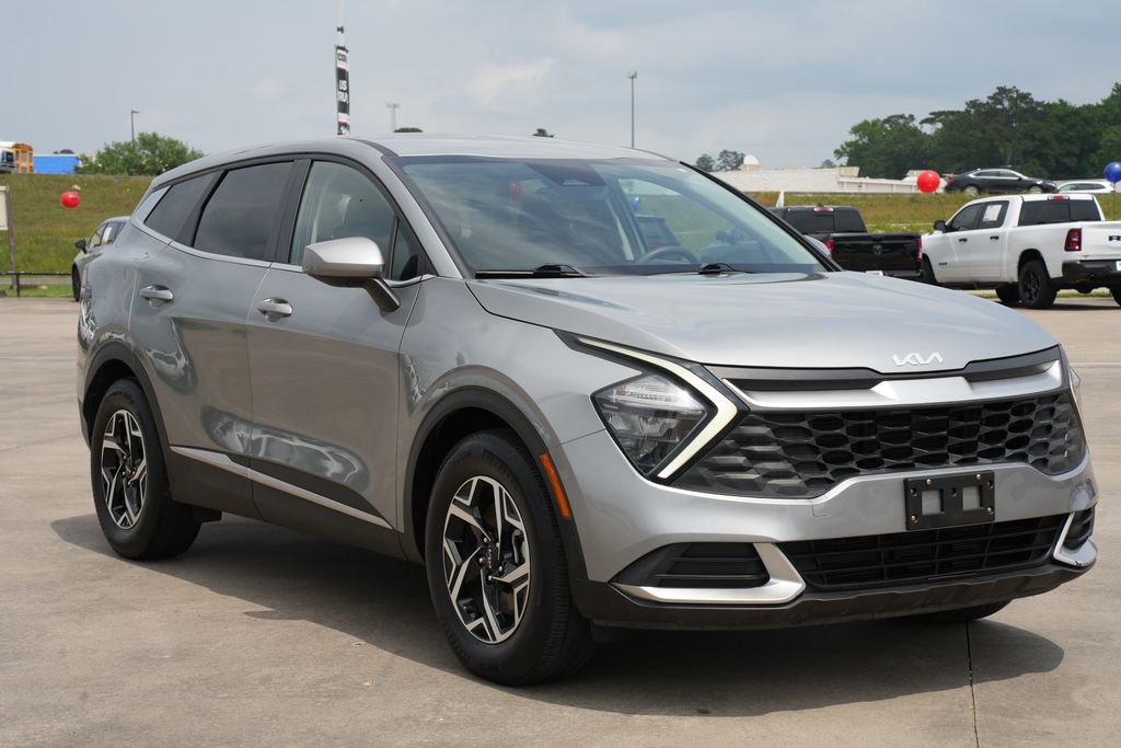 Used 2023 Kia Sportage LX FWD image 2
