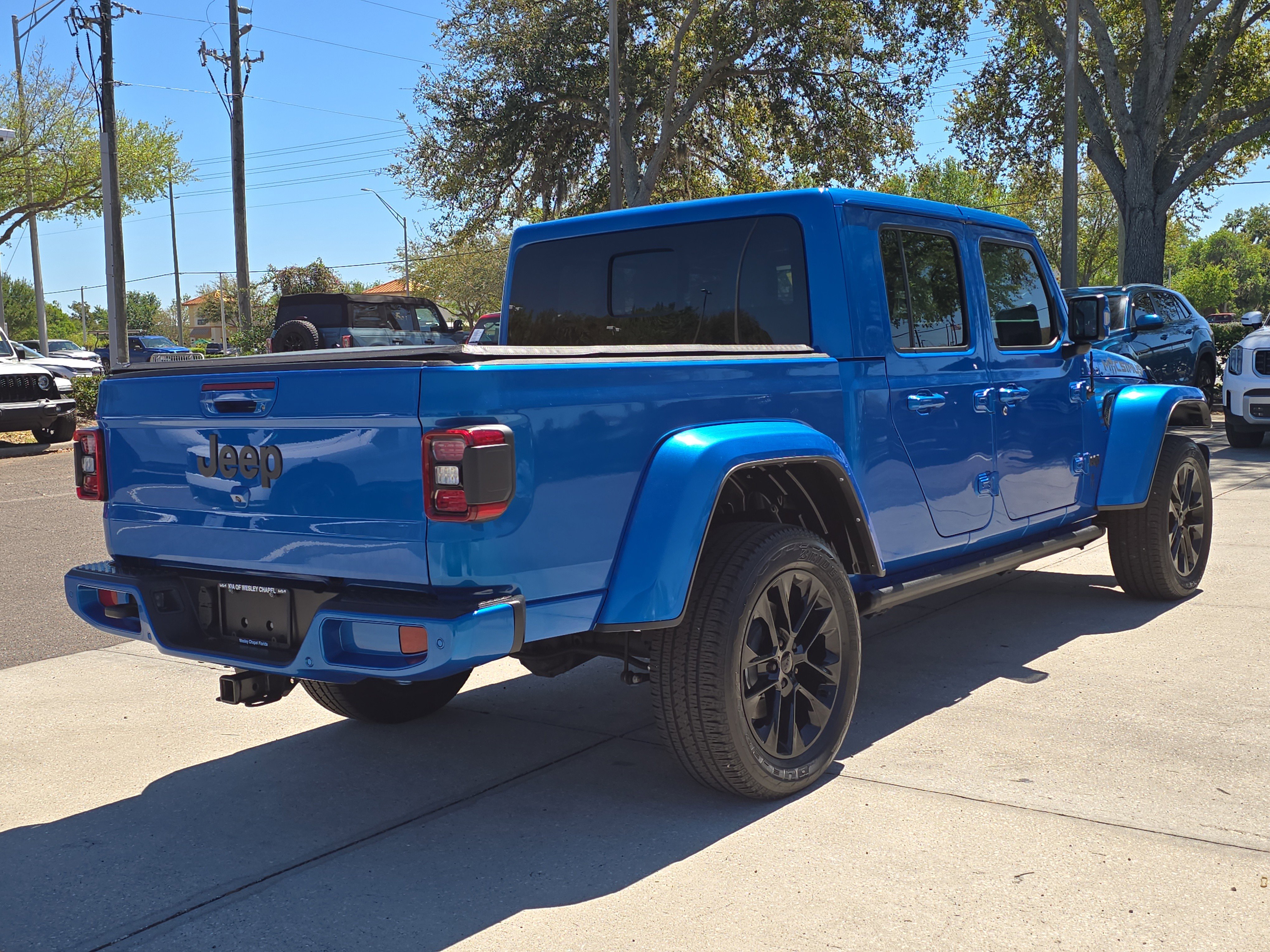 Used 2023 Jeep Gladiator Overland image 8