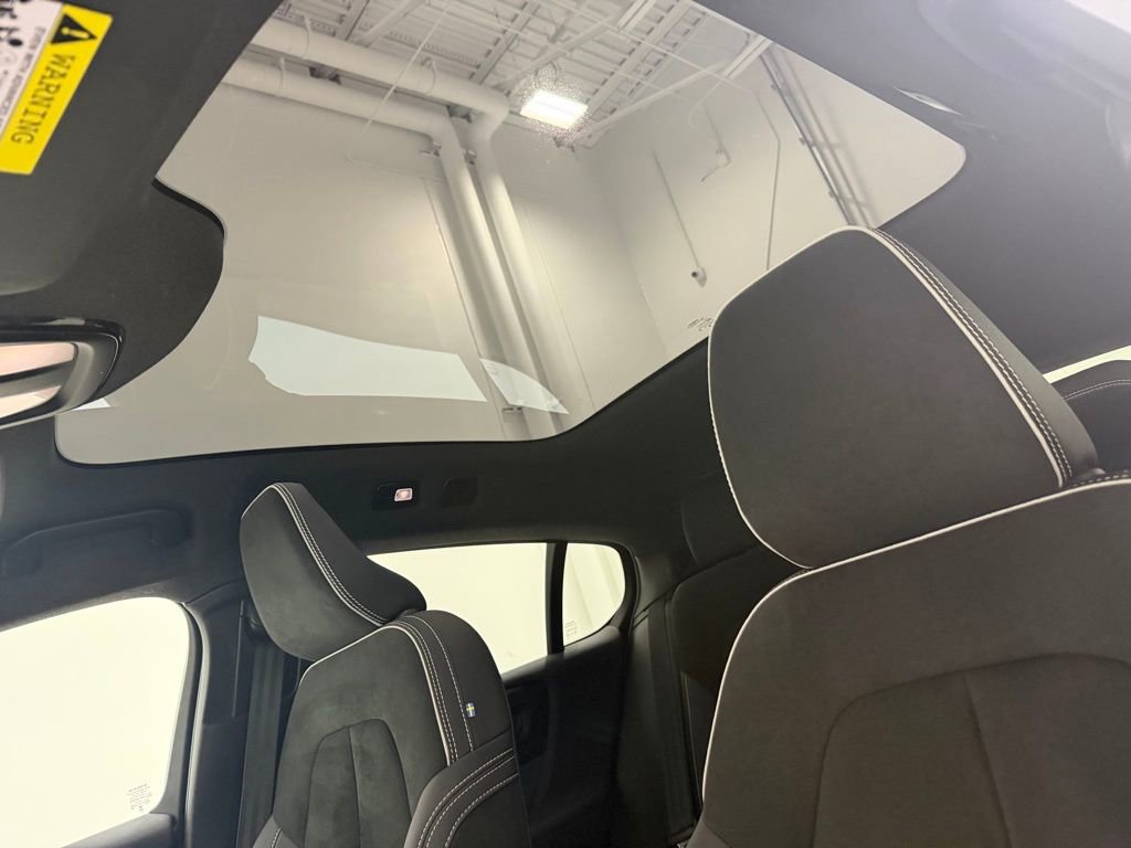 Used 2023 Volvo C40 P8 Recharge Ultimate image 24