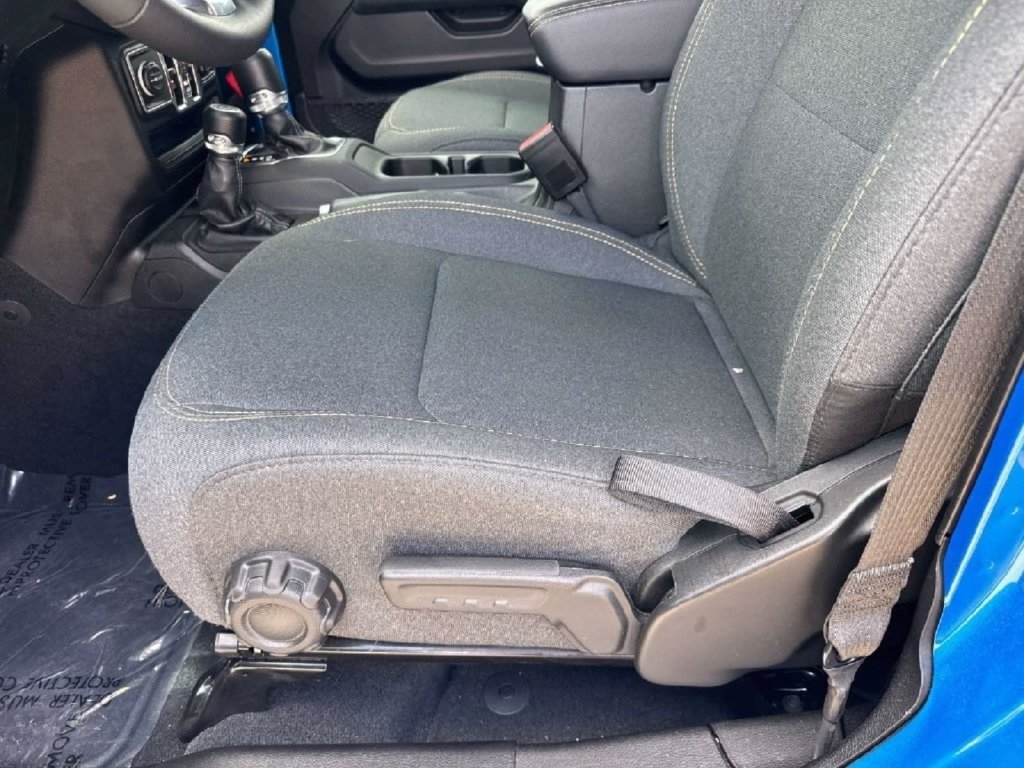 Used 2024 Jeep Wrangler Unlimited Sahara AWD/4WD image 22