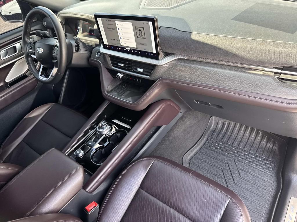 Certified 2025 Ford Explorer Platinum RWD image 30