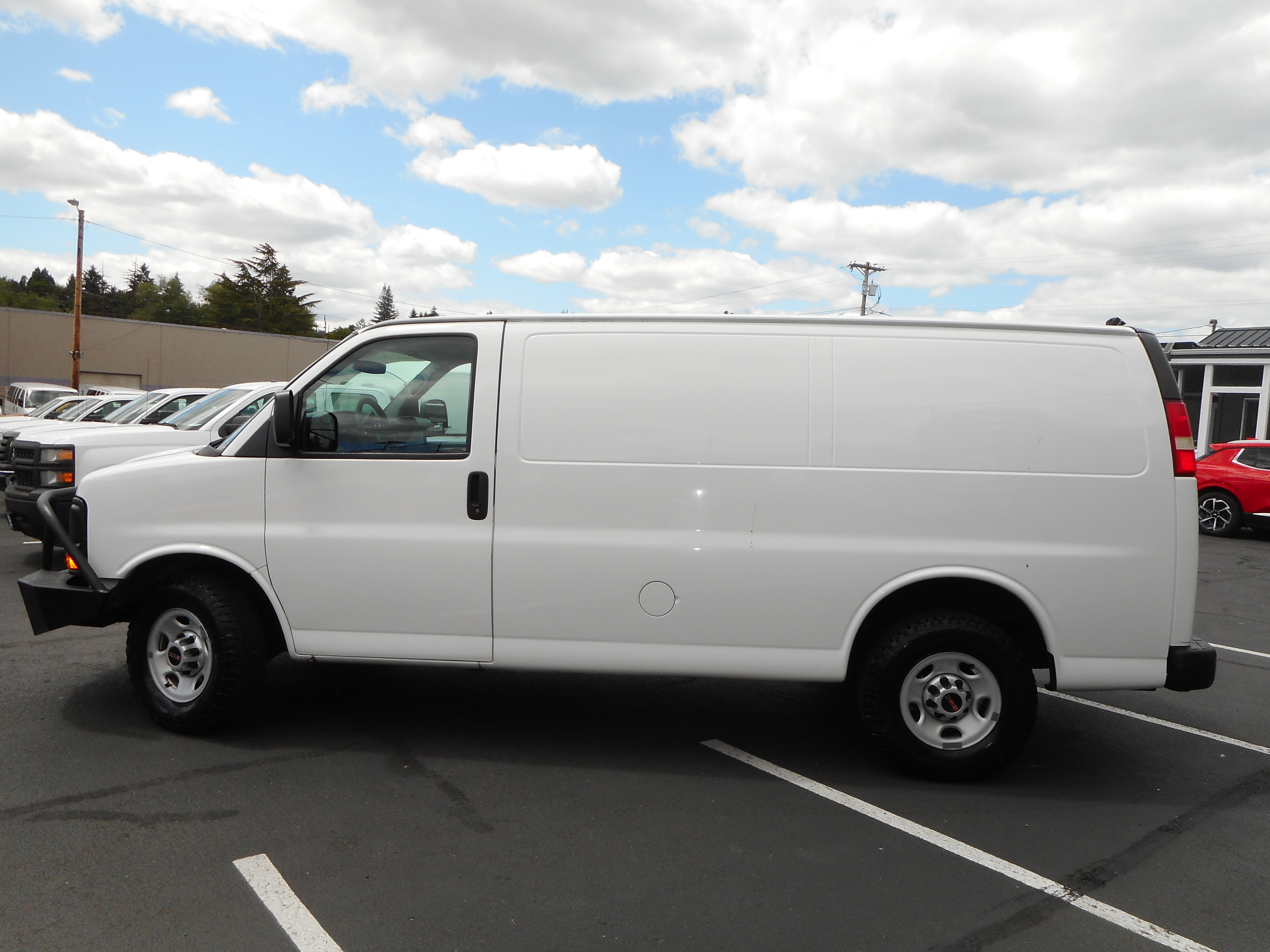 Used 2013 GMC Savana 3500 w/ Power Package RWD image 2