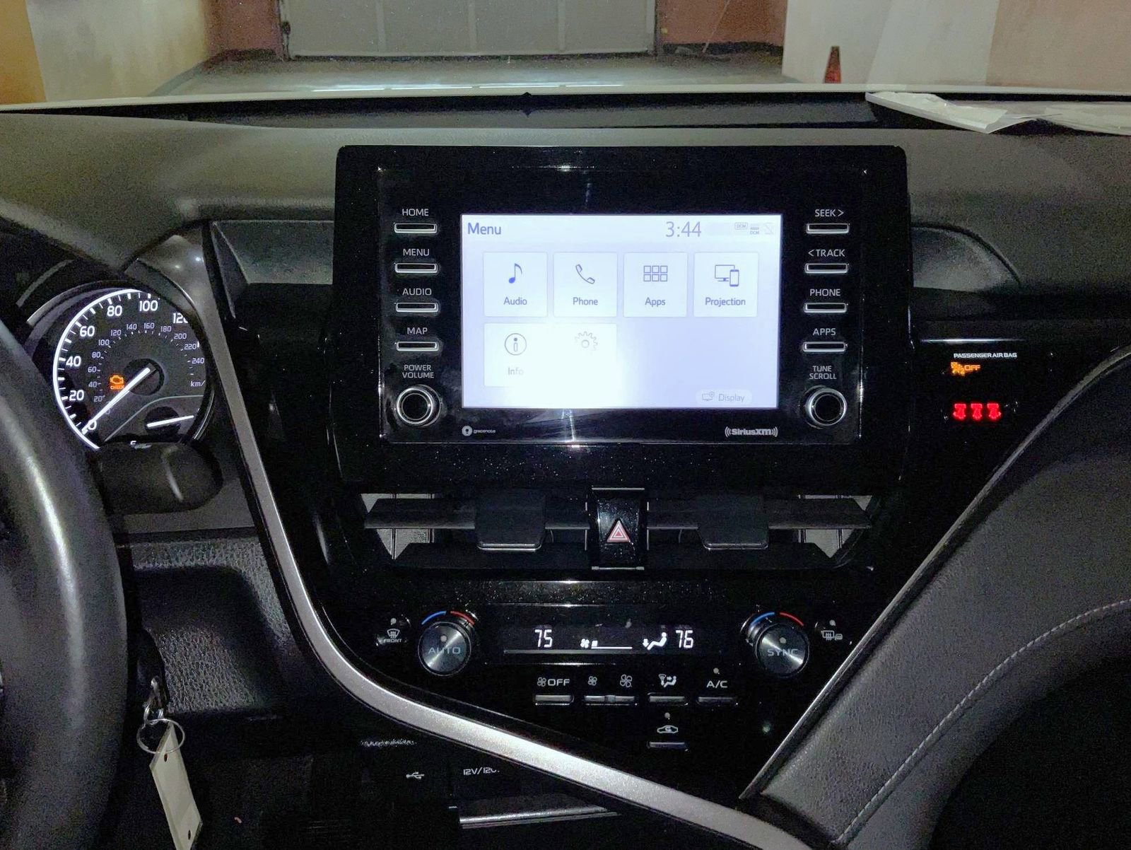 Used 2024 Toyota Camry SE image 13