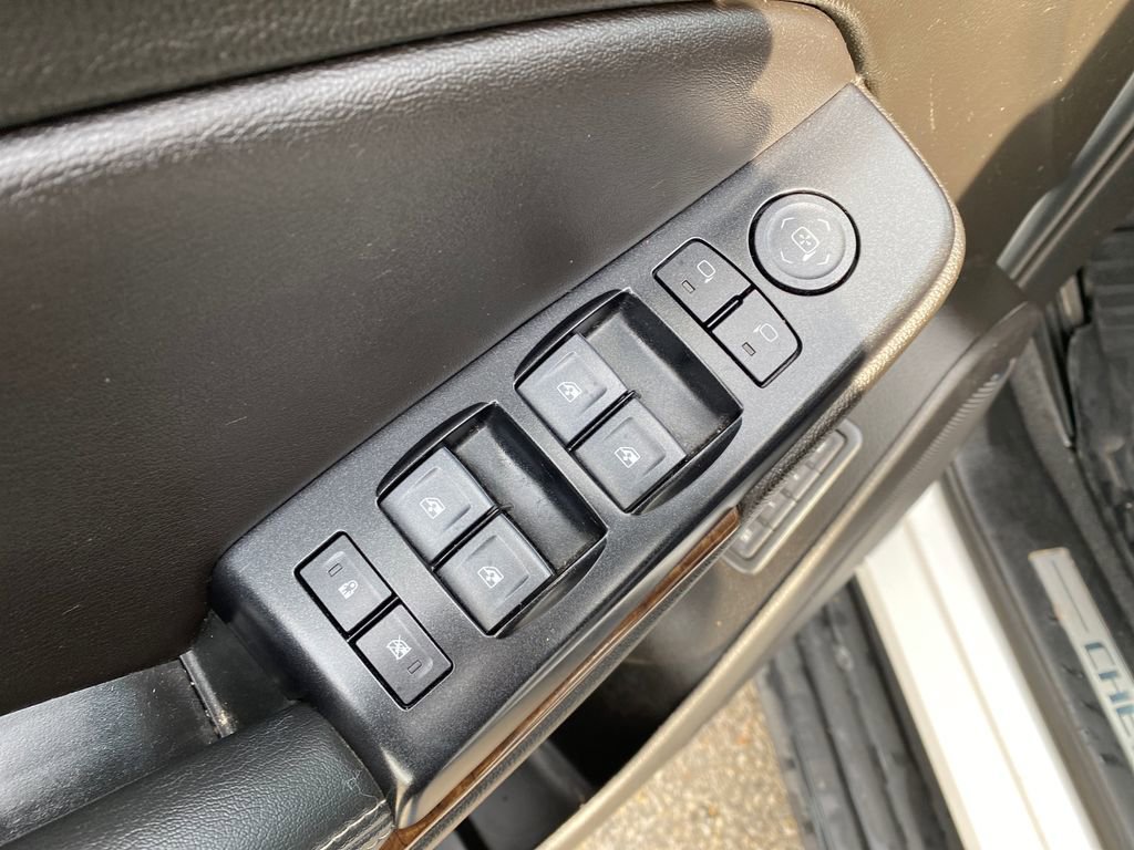 Used 2020 Chevrolet Suburban LT image 13