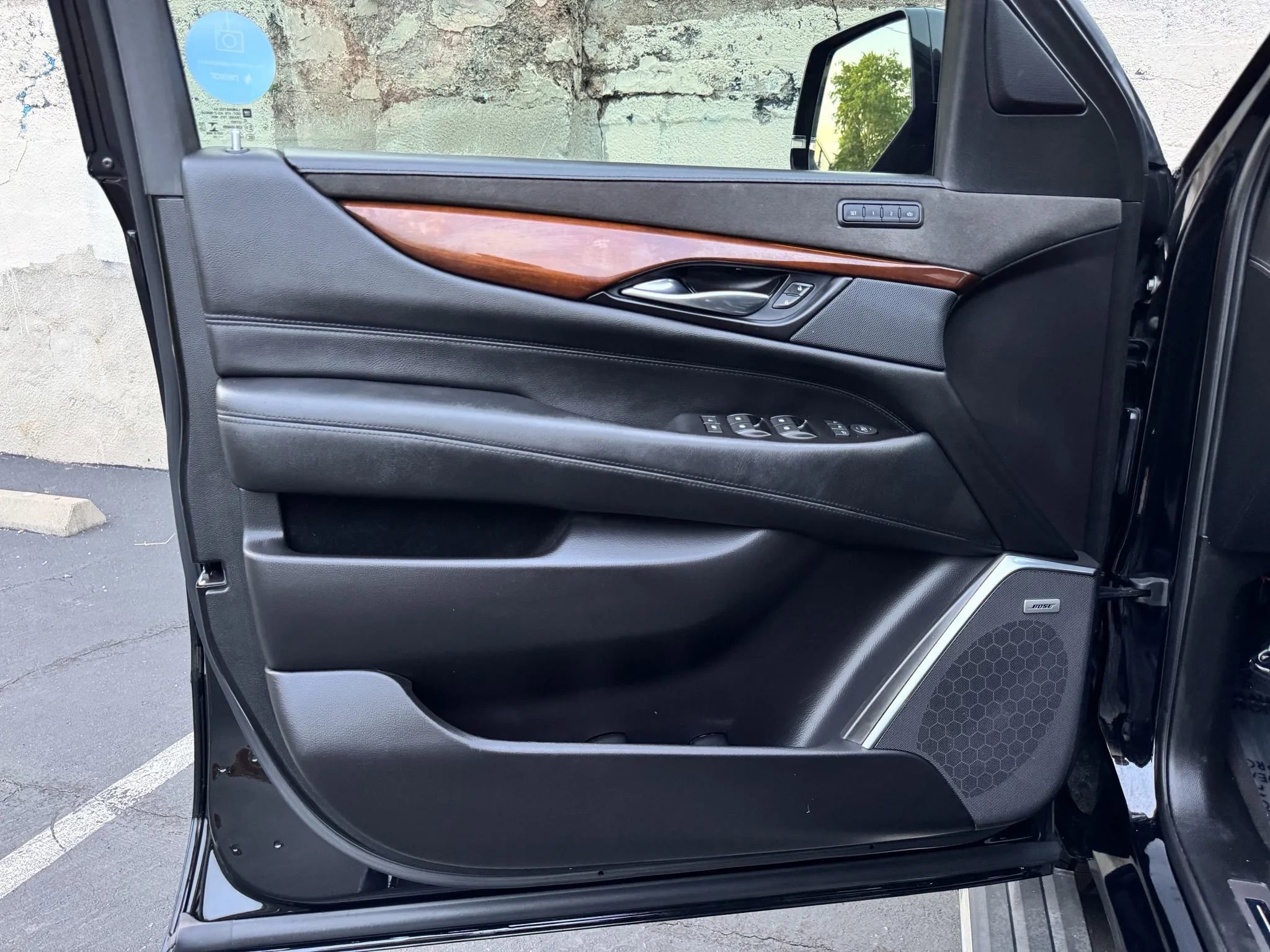 Used 2020 Cadillac Escalade ESV Premium Luxury w/ Escalade Sport Edition AWD/4WD image 20