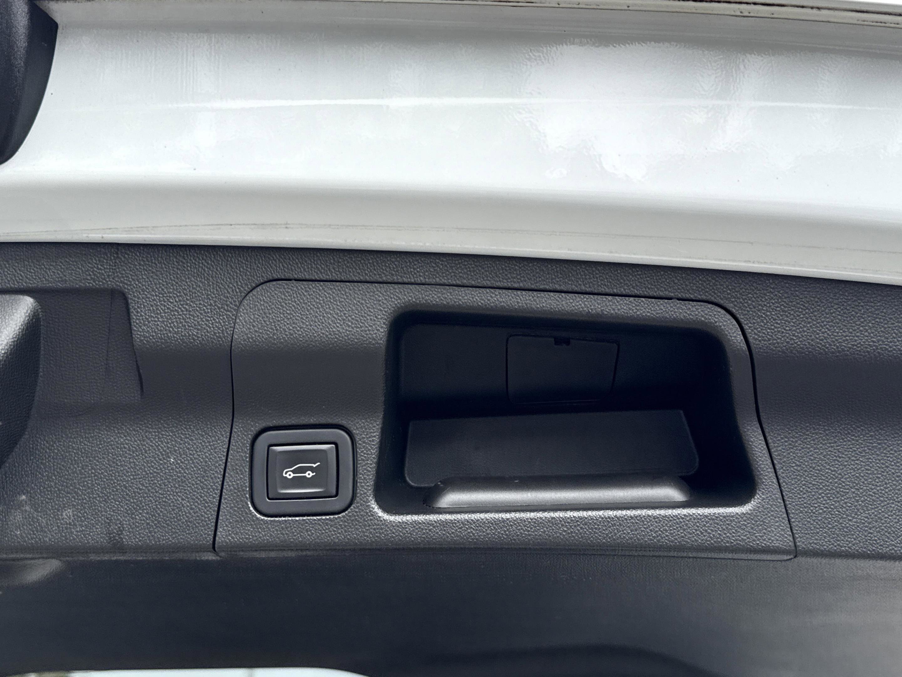 Used 2021 GMC Acadia Denali w/ Denali Technology Package image 25