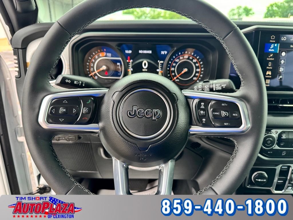Used 2026 Jeep Wrangler Unlimited Sahara AWD/4WD image 20