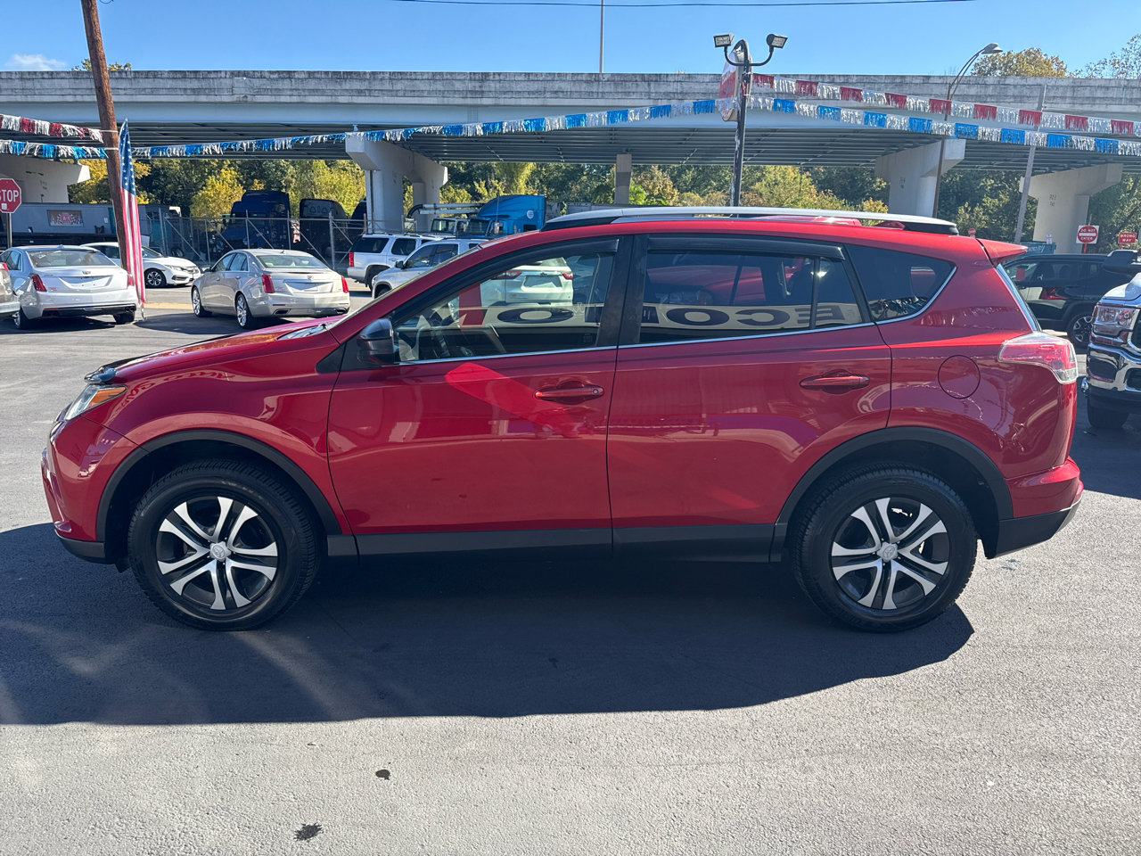 Used 2017 Toyota RAV4 LE image 7
