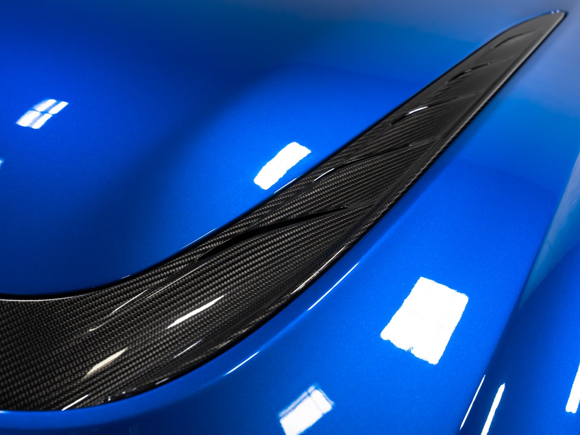 Used 2023 Aston Martin DBS Coupe RWD image 18