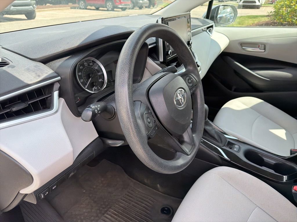 Used 2021 Toyota Corolla LE image 31