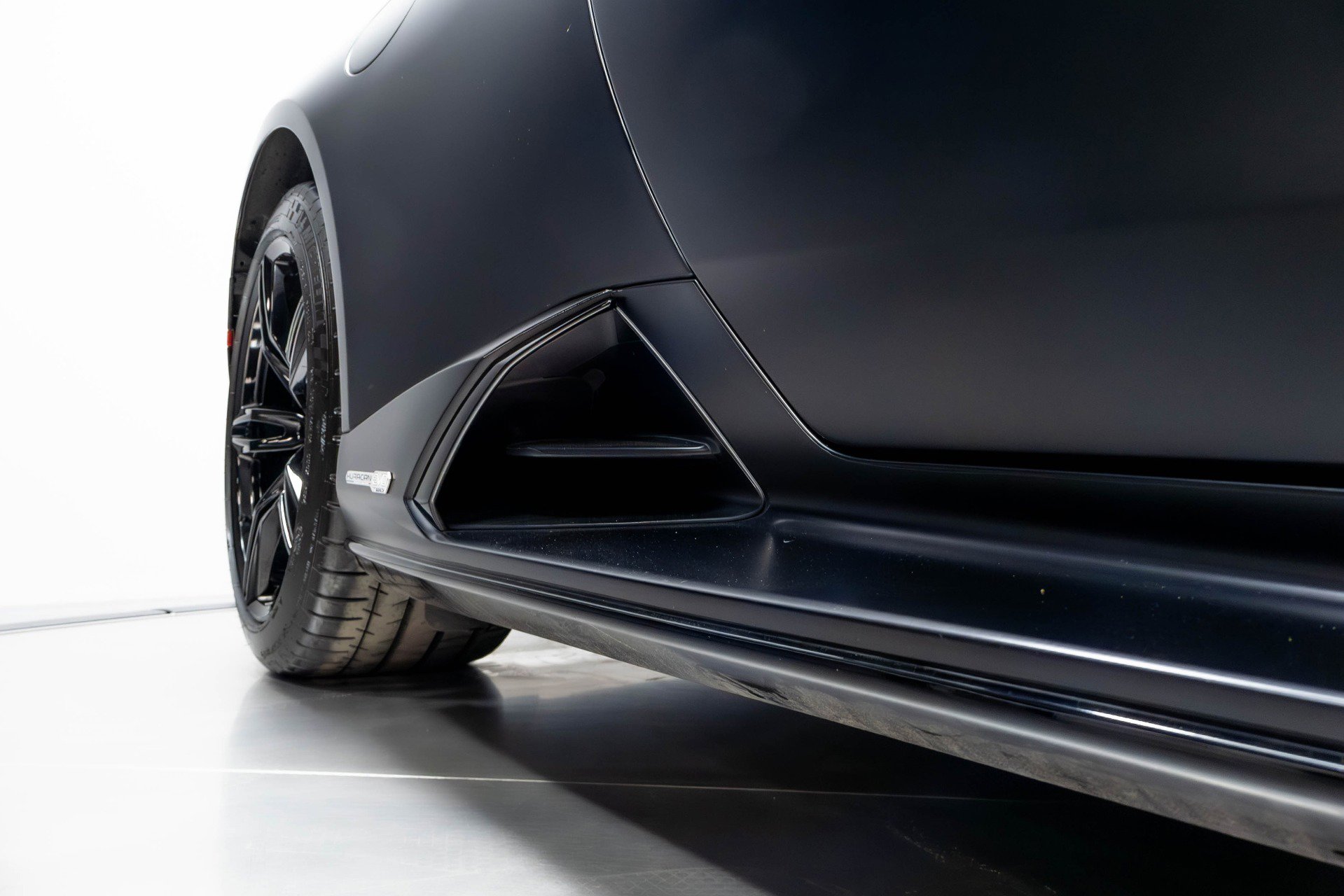 Used 2021 Lamborghini Huracan EVO RWD image 56