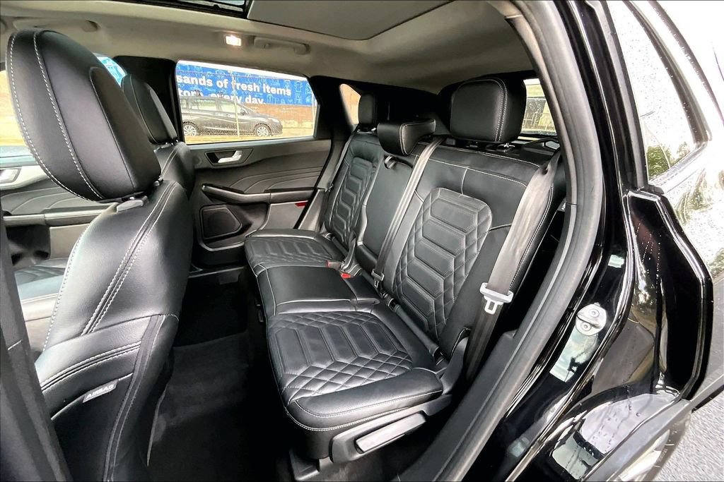 Used 2024 Ford Escape Platinum w/ Premium Technology Package AWD/4WD image 25