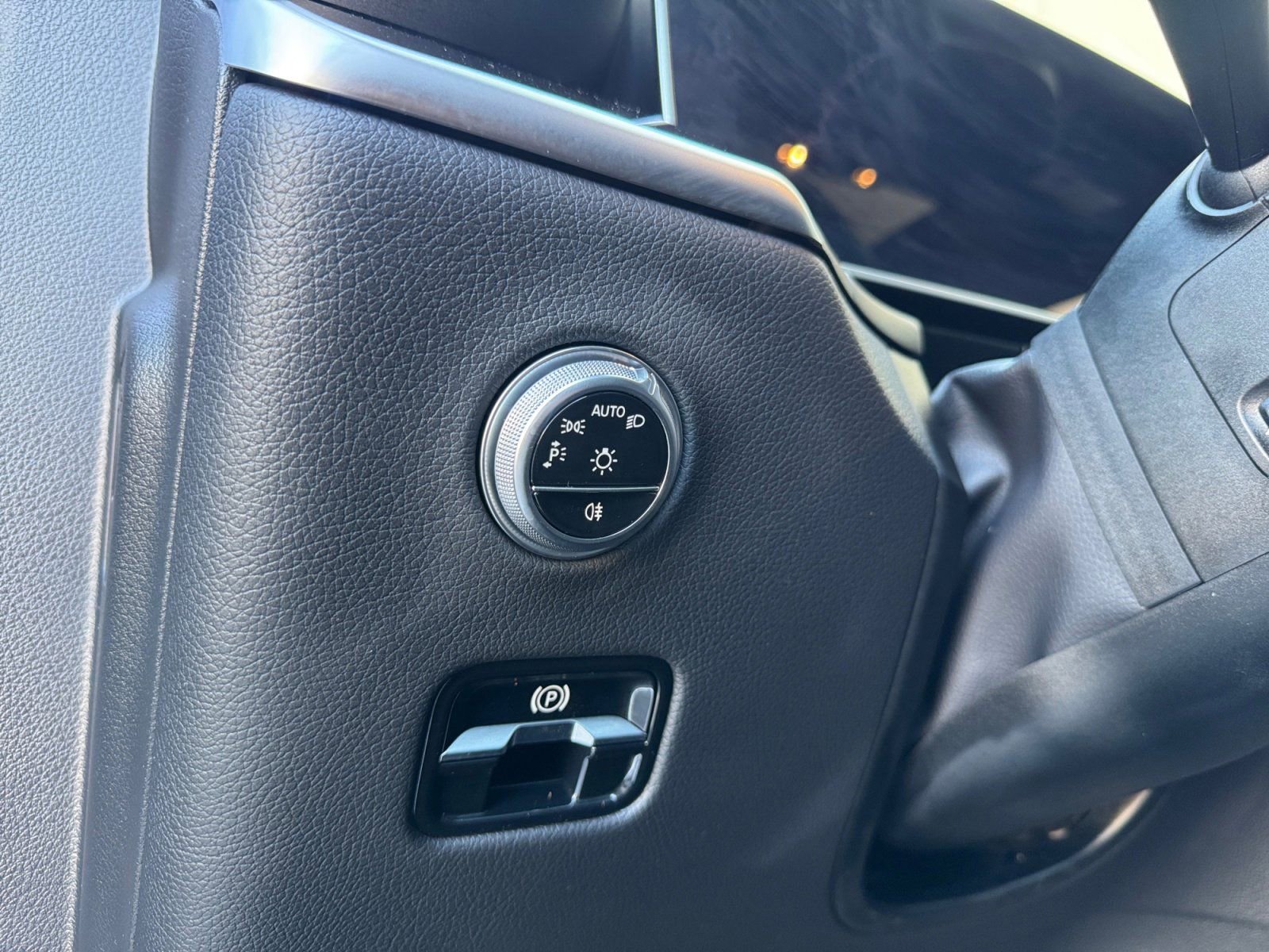 Used 2025 Mercedes-Benz GLC 300 4MATIC image 21