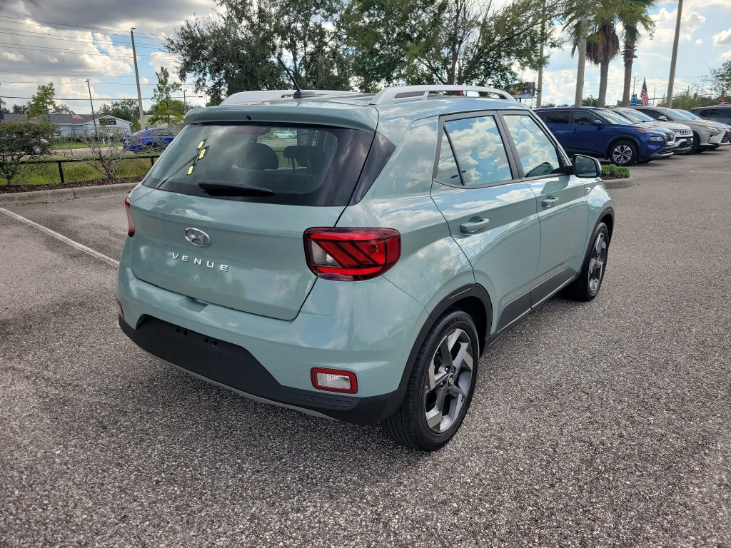Used 2025 Hyundai Venue SEL FWD image 3