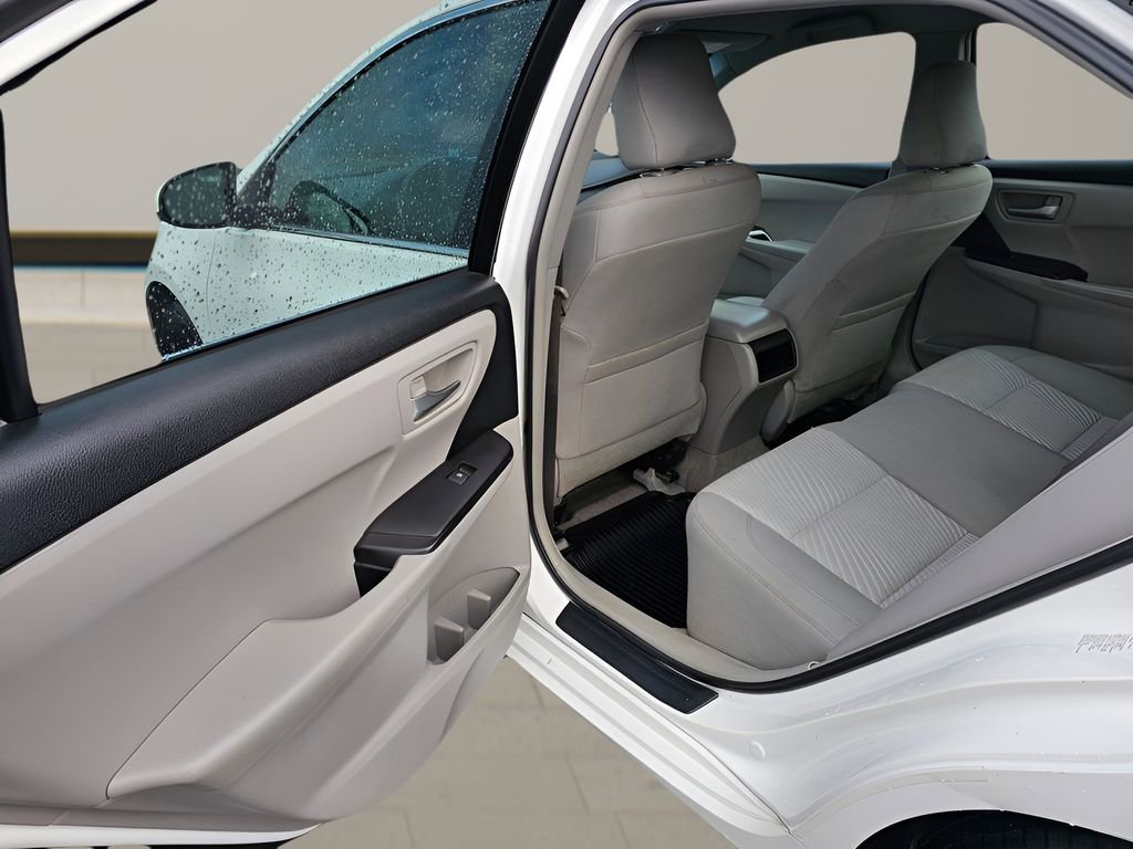 Used 2016 Toyota Camry LE FWD image 12