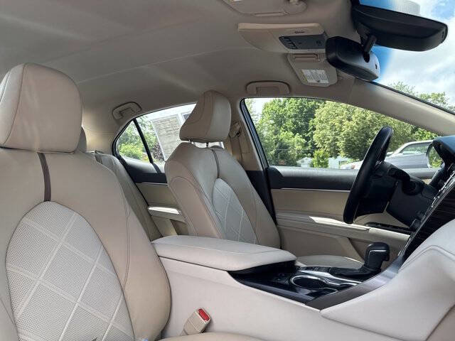 Used 2018 Toyota Camry XLE image 8