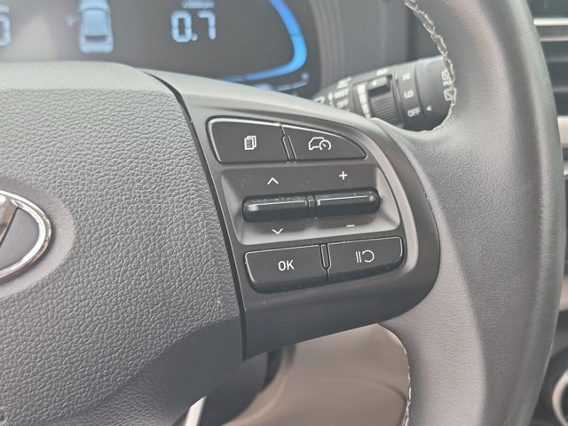 Used 2025 Hyundai Venue SEL FWD image 21