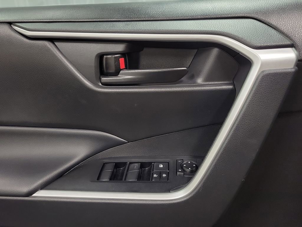 Used 2023 Toyota RAV4 LE image 19