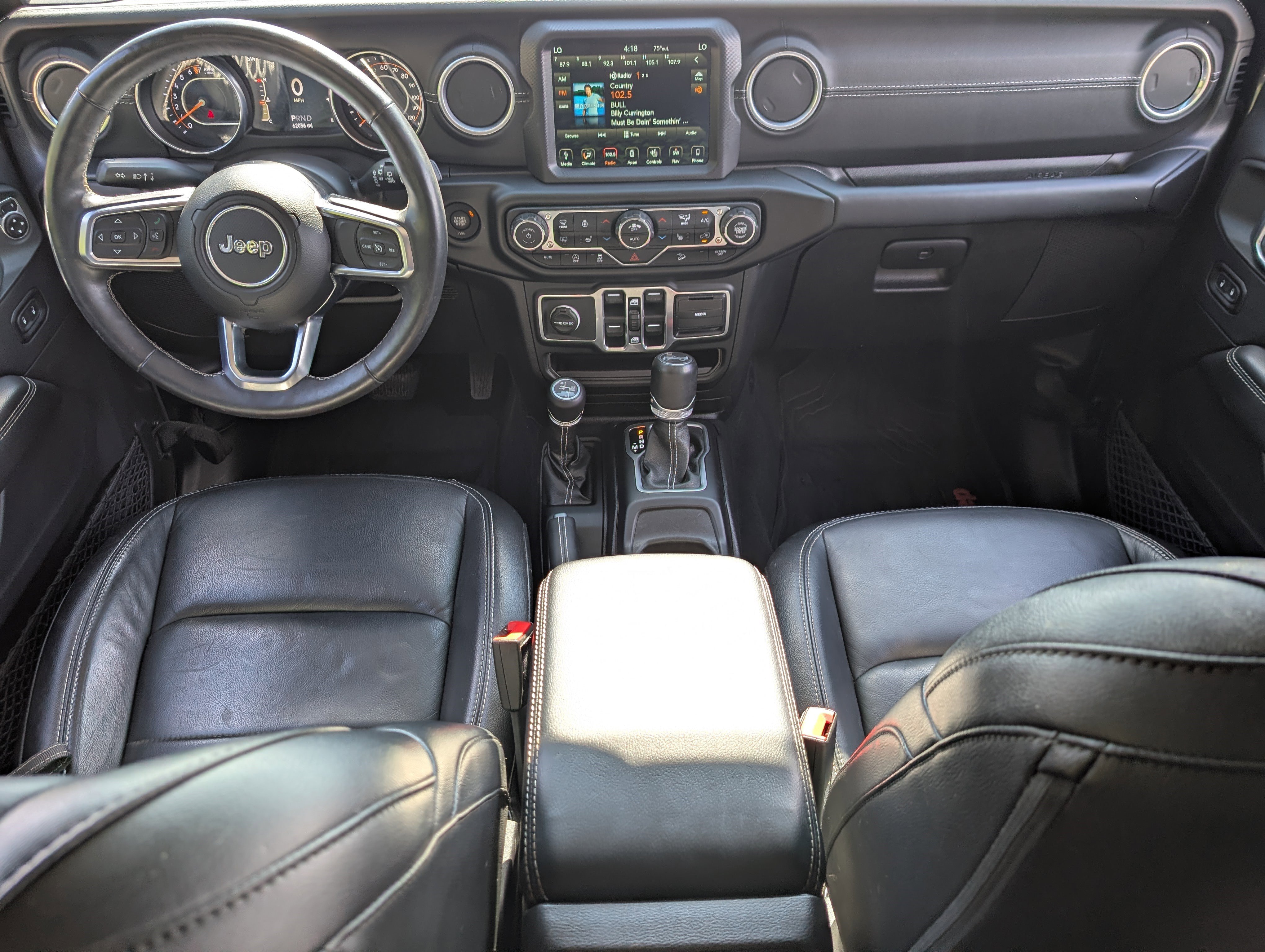 Used 2018 Jeep Wrangler Unlimited Sahara AWD/4WD image 22