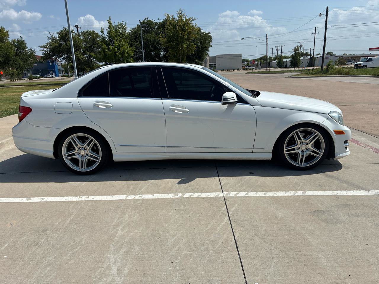 Used 2013 Mercedes-Benz C 300 4MATIC Sedan image 4